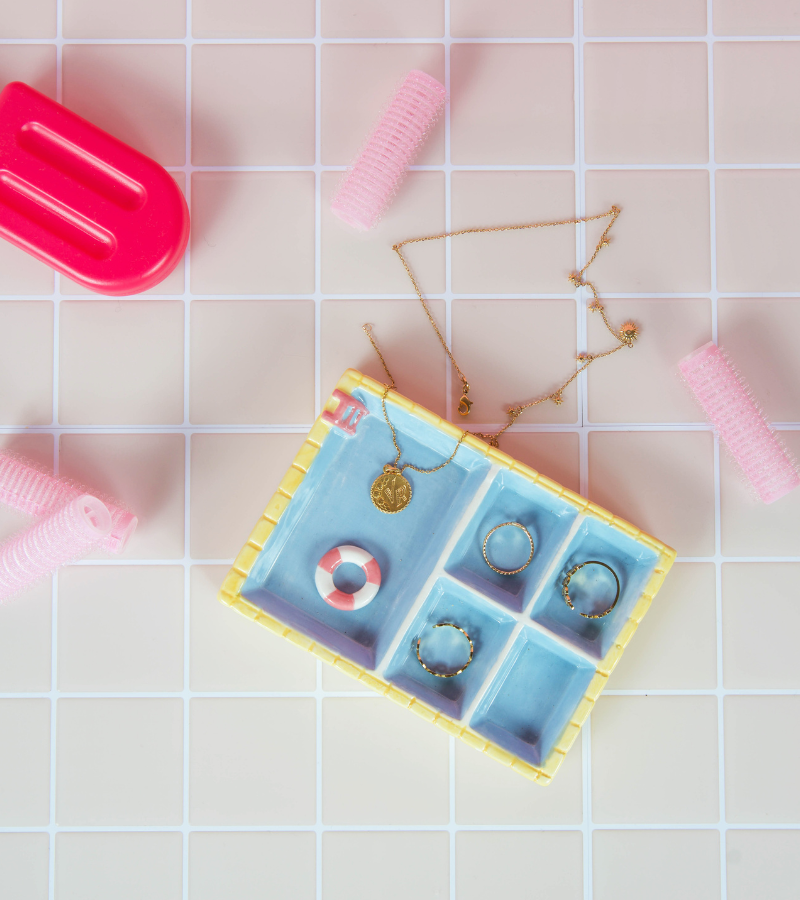 Repose-bijoux piscine