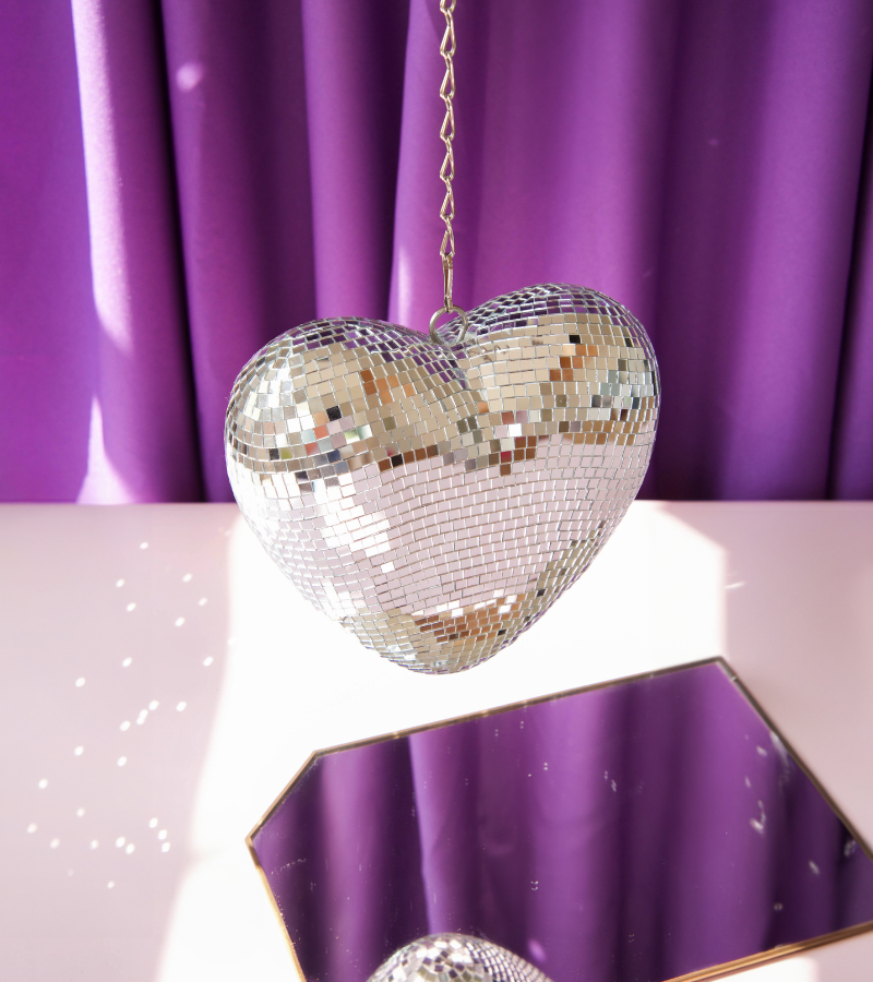 Corazón de discoteca colgante