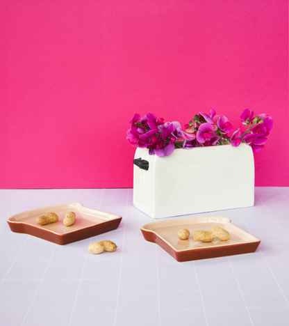 Set mit zwei Toasttellern