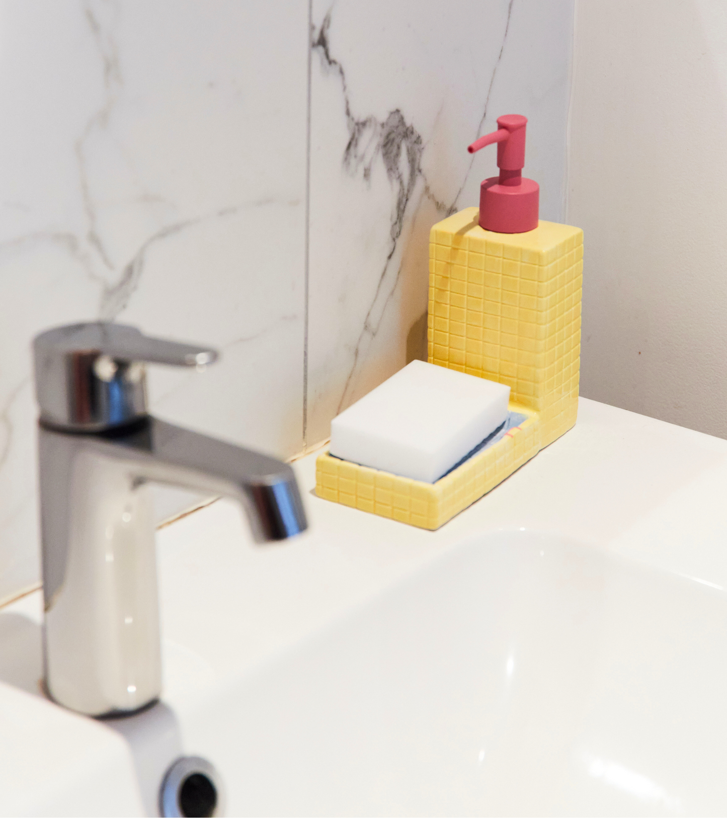 Distributeur savon piscine